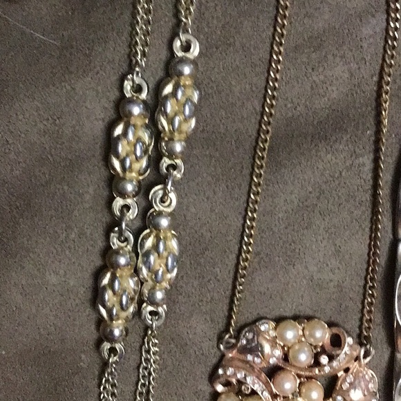 Necklaces -  4 vintage gold metal Necklaces .. Jewelry Bundle …   JB100 - Picture 6 of 7